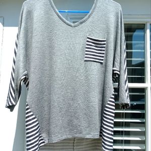 Long sleeved casual top.